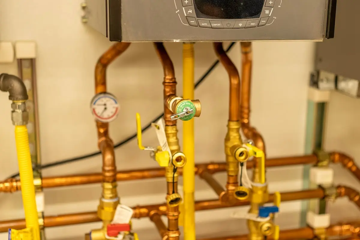 Licensed technician providing Emergency Plumbing for a homeowner in Edgecliff Village